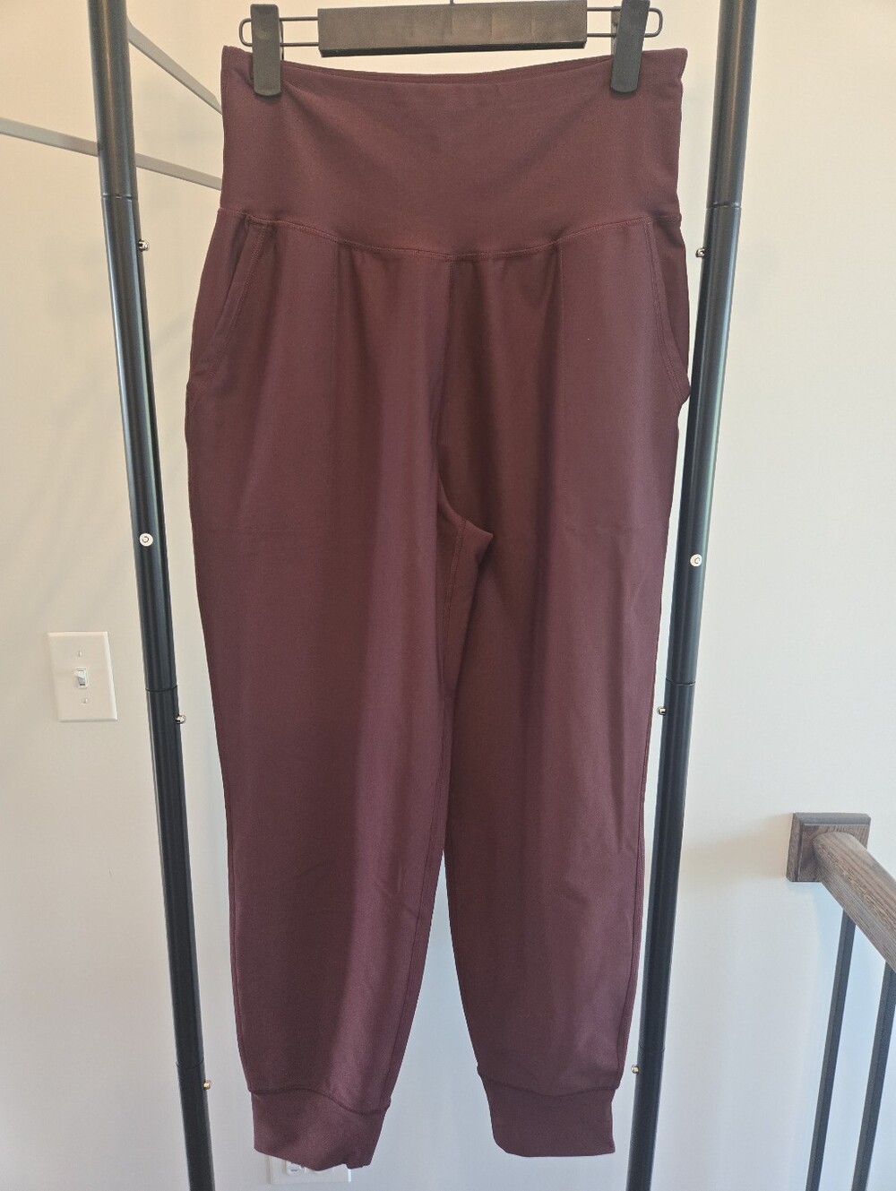 Old Navy Active Powersoft Joggers – Women’s Medium – Burgundy Maroon